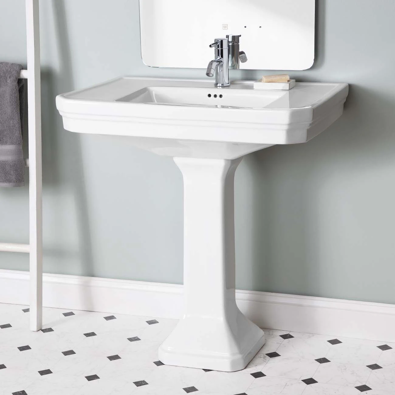 32 Inch Pedestal Sink - Image 3